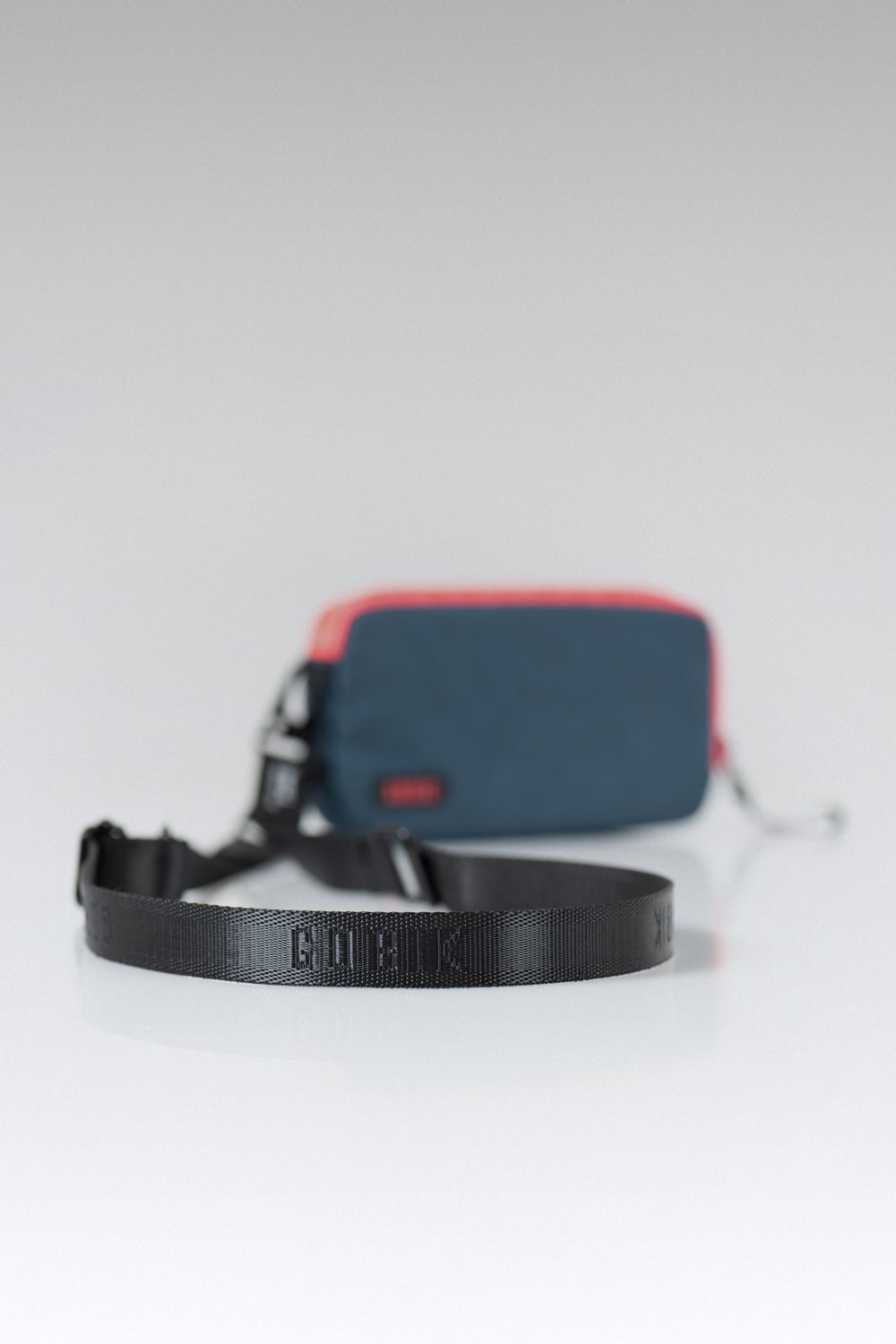 ADJUSTABLE STRAP ESSENTIAL TRUE BLACK