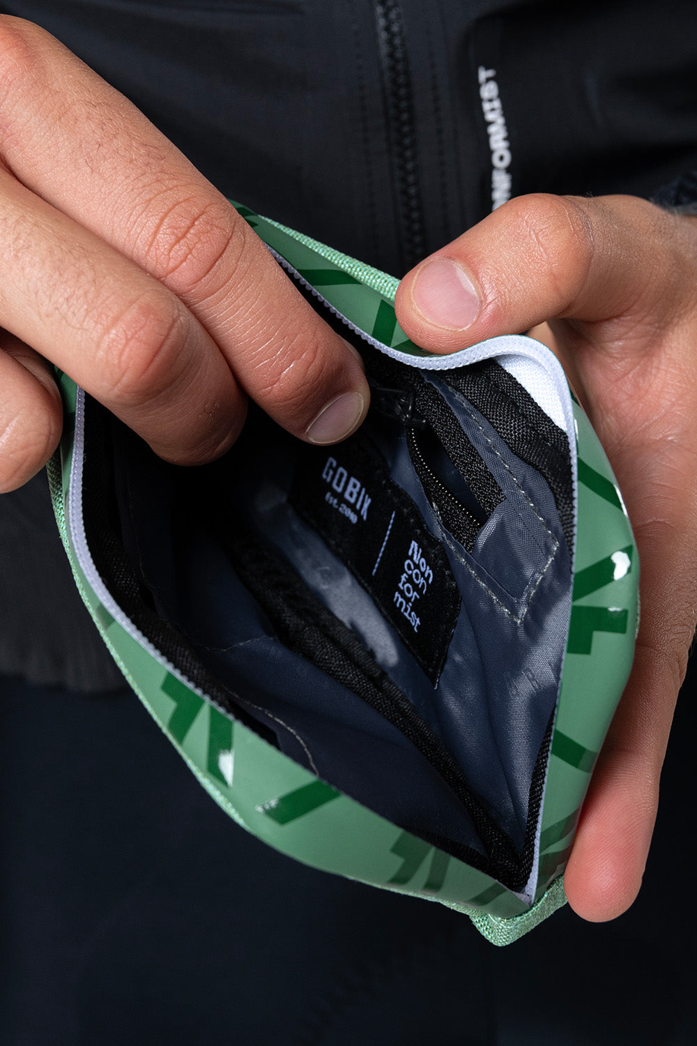 PHONE CASE ESSENTIAL 2.0 HEDGE GREEN