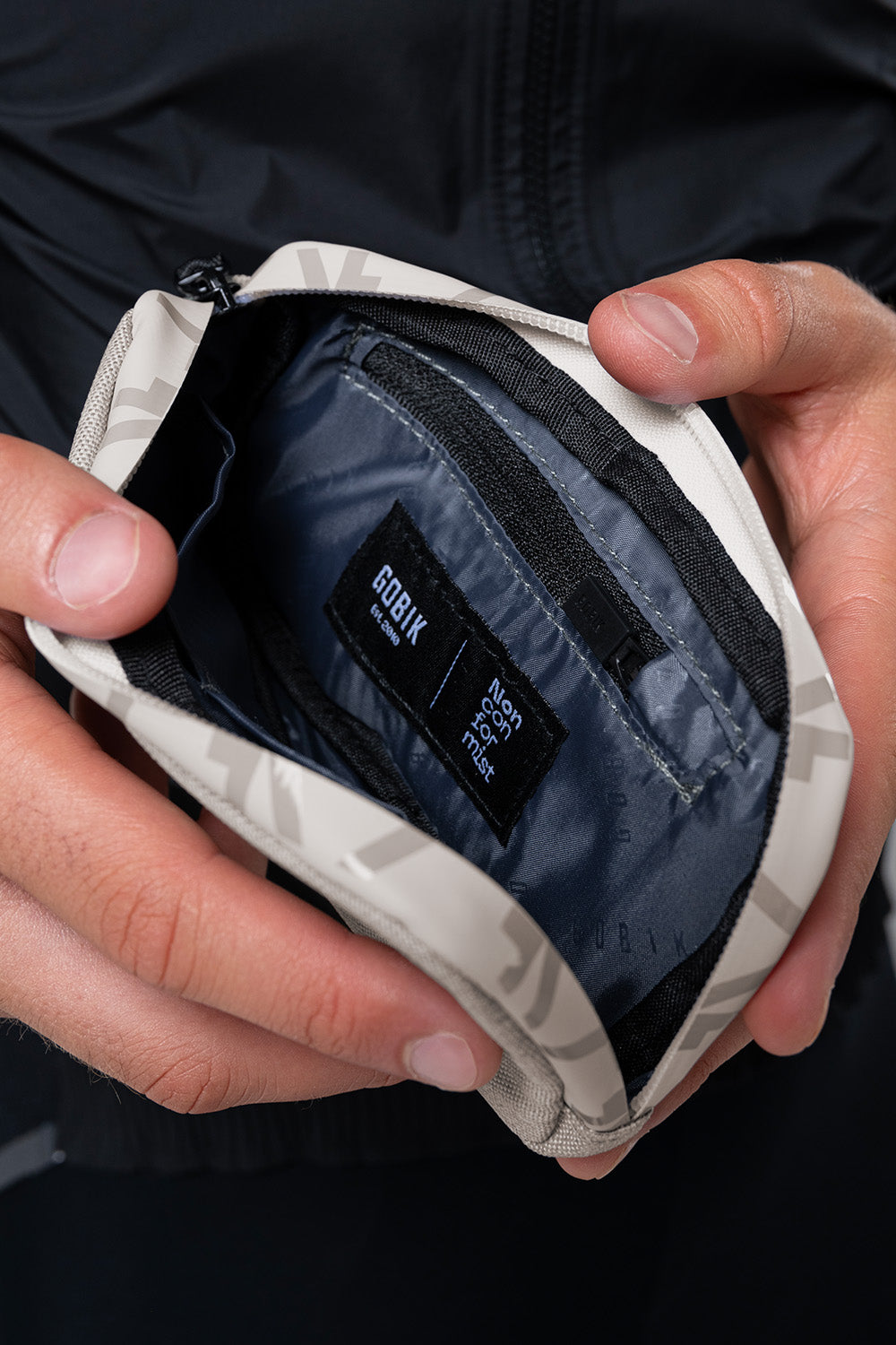 CUSTODIA PER CELLULARE ESSENTIAL 2.0 TOFU