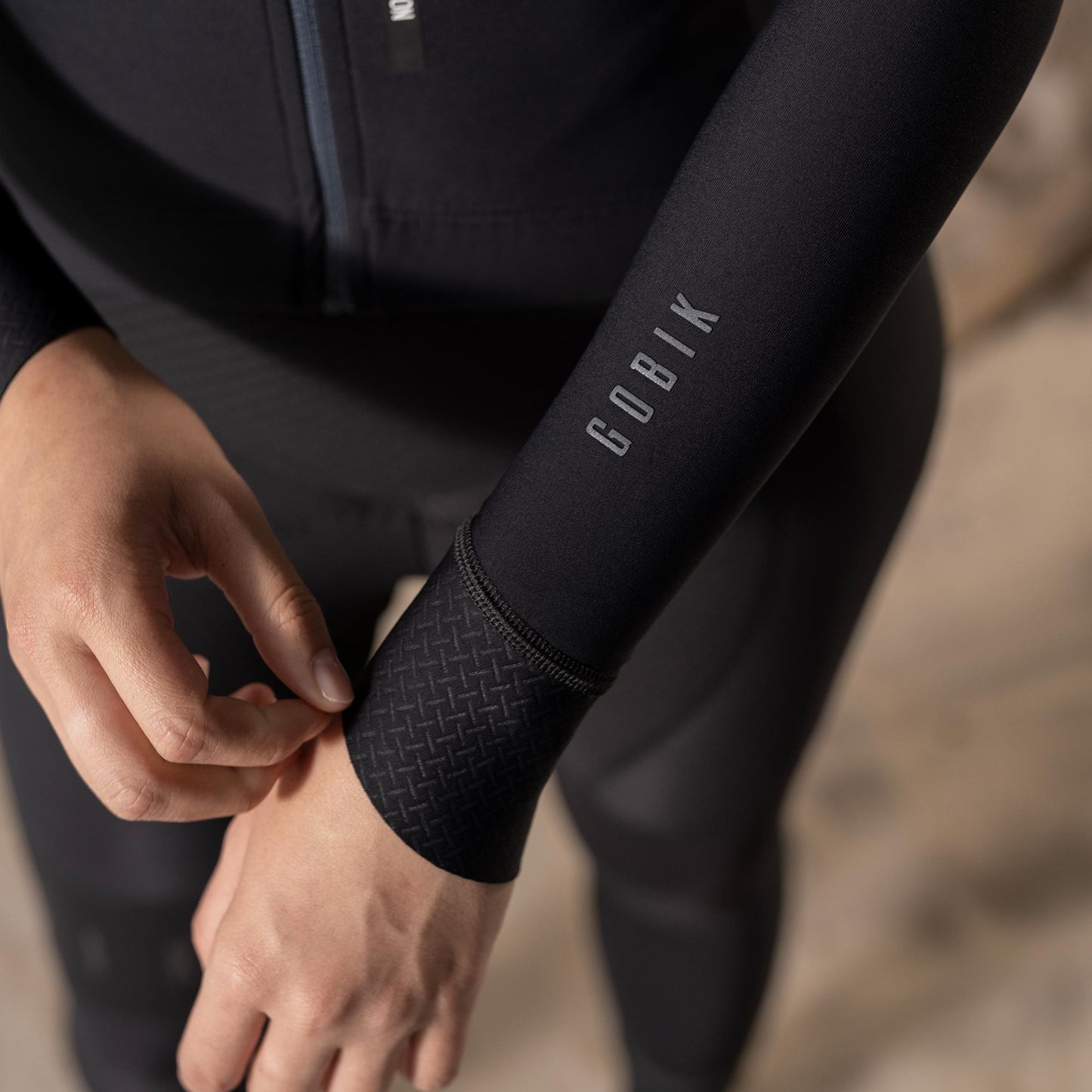 MAILLOT MANGA LARGA PACER SOLID MUJER JET BLACK