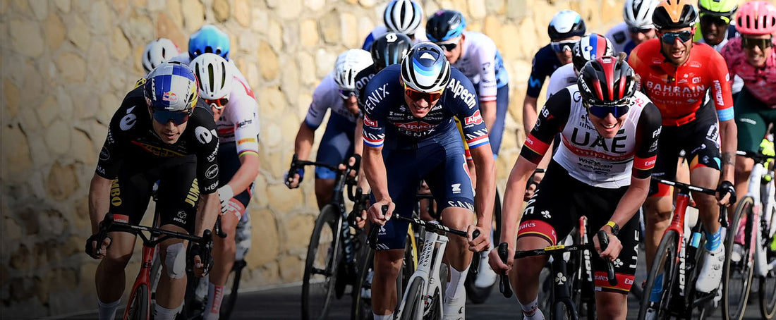 Tadej pogacar y Mathieu van der poel, luchando por la etapa