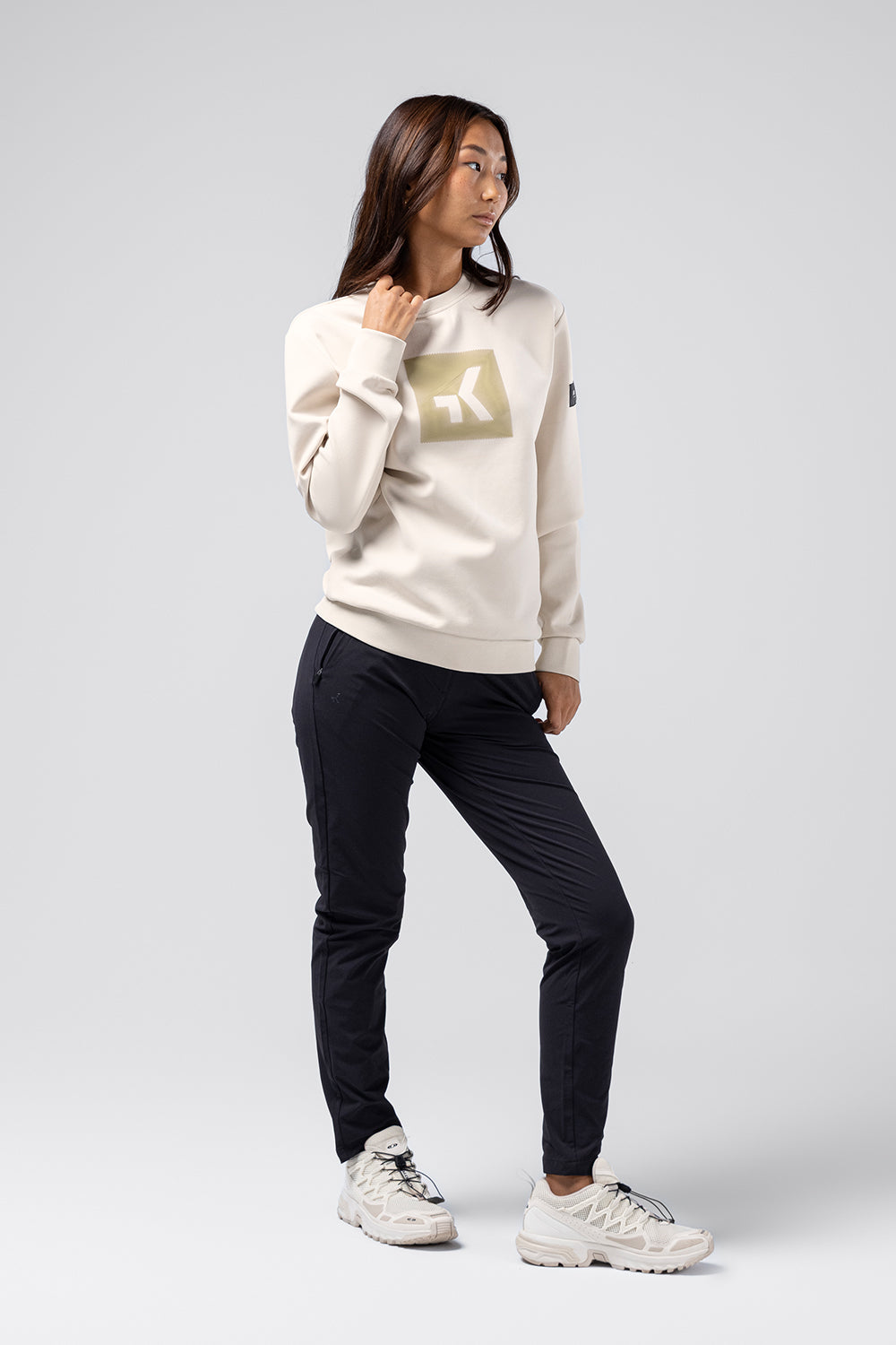 SUDADERA-HOVER-women-01