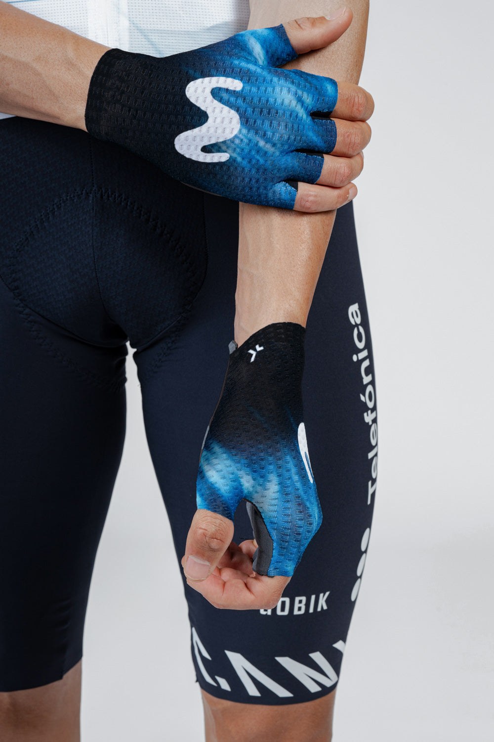 VIPER Movistar Team 25 Gloves Unisex – Gobik - Main Image