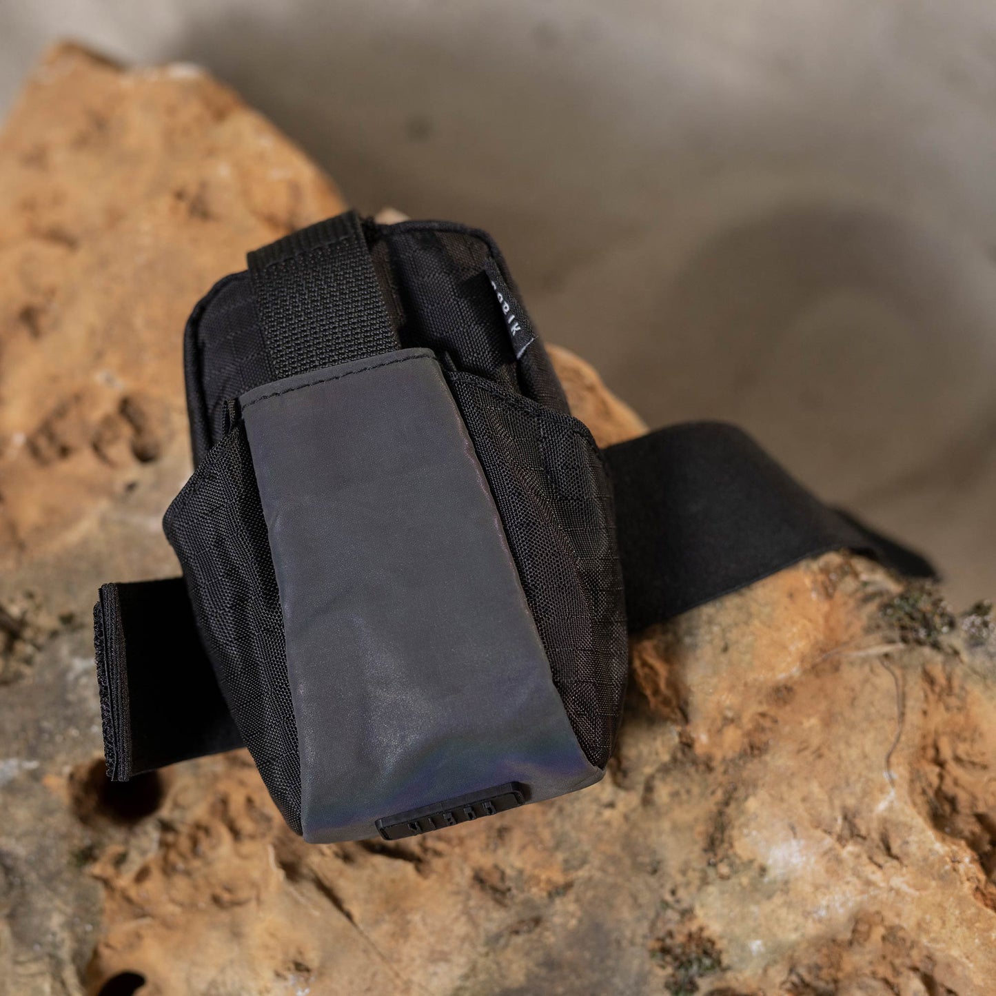 POUCH COMPACT True Black - Saddle bag – Gobik